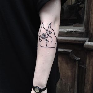 Minimalistic tattoo by Welle Frangette #WelleFrangette #illustrative #blackwork #linear #linework #naive #minimalistic