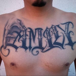 A badass familia chest-piece by David "Vandal" Ruiz (IG—vandaltattoos). #DavidVandalRuiz #familia #lettering #script #typography