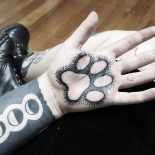 Dotwork paw print design by Ben Graham via Instagram @siarnthecatprincess #bengraham #dotwork #blackwork #print #paw #pawprint