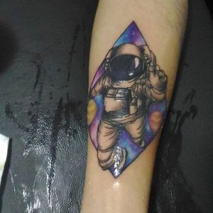 Astronaut tattoo by Eduardo Santos (via IG -- duu.ente) #EduardoSantos #astronaut #astronauttattoo
