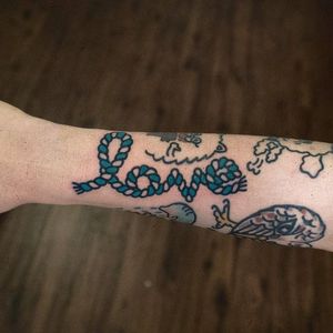Love rope tattoo by Woohyun Heo #WoohyunHeo #rope #traditional #lettering #love (Photo: Instagram)