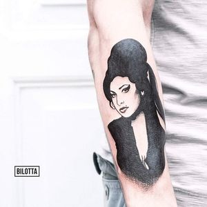 Amy Winehouse tattoo by Gabriel Bilotta. #AmyWinehouse #RIP #tribute #singer #27club #blackwork