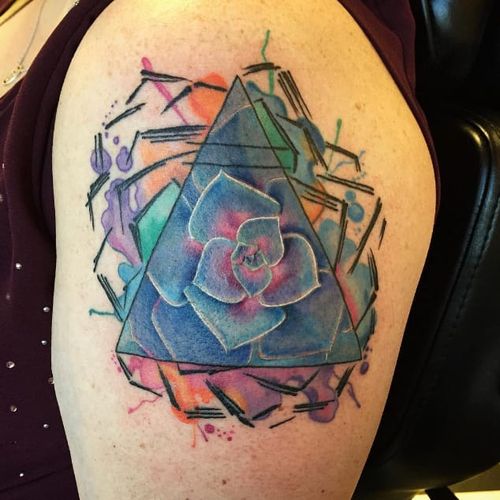 Succulent tattoo in abstract style, artist unknown (let us know if you recognize the tattoo) #succulent #plant #botany #abstract (Photo: Instagram)