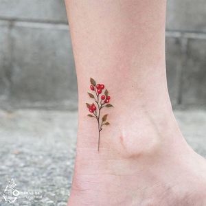 Floral micro-tattoo by Silo. #Silo #flower #floral #subtle #micro #microtattoo #tiny #feminine #mini #southkorean