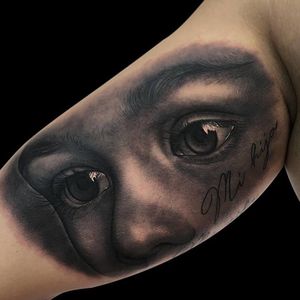 Child tattoo by Jumilla Olivares #JumillaOlivares #blackandgrey #realistic #portrait #child #eye
