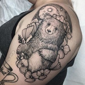 One of Lawrence Edwards's wonderful bear tattoos (IG—feraleyes). #animals #bear #blacktattoo #lawrenceedwards #pointillism
