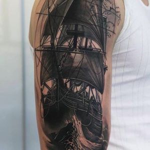 Insane tattoo of a ship by Massimiliano Fonzo. #massimilianofonzo #blackandgrey #realistictattoo #ship #sailortattoo