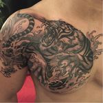 Tiger tattoo by Elvin Yong #ElvinYong #asian #contemporary #newschool #blackandgrey #tiger