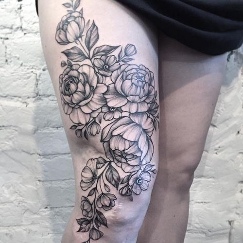 Scar covering tattoo by Anna Bravo #AnnaBravo #flower #floral #botanical #scarcovering