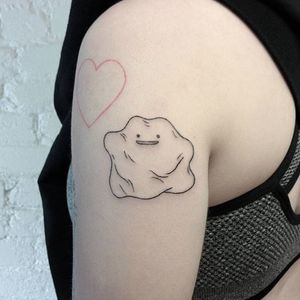 Handpoked Ditto tattoo by Teagan Campbell. #TeaganCampbell #handpoke #linework #cute #creature #pokemon #anime #videogame