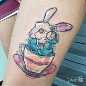 #LucaTestadiferro #coloridas #colorful #nerd #geek #tatuadoresgringos #alicenopaisdasmaravilhas #aliceinwonderland #coelho #rabbit #relogio #clock #xicara #teacup #filmes #movies