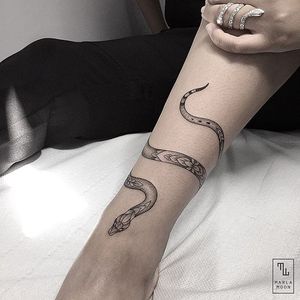 Wrap around snake by Marla Moon (via IG-marla_moon) #snake #finelines #illustrative #blackandgrey #MarlaMoon