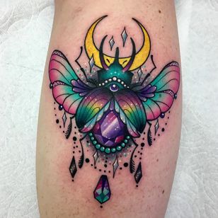 Tatuaje de Roberto Euan #RobertoEuan #neutraditional #color #beetle #insect #bead # jewel # sparkles # moon #decorations #wings #stars #beads
