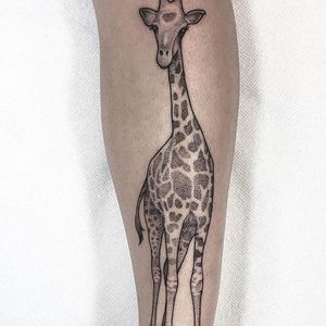 A giraffe from Lawrence Edwards' body of work (IG—feraleyes). #animals #blacktattoo #giraffe #lawrenceedwards #pointillism