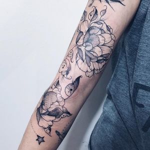 Flower sleeve tattoo by Giulia Fontoura #GiuliaFontoura #illustrativetattoos #illustrative #linework #dots #flowers #peonies #peony #floral #leaves #nature