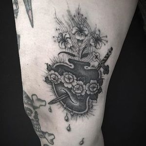 Sacred Heart tattoo by Gabriele Cardosi #sacredheart #sacredhearttattoo #singleneedle #singleneedletattoo #fineline #finelinetattoo #finelinetattoos #blackandgrey #GabrieleCardosi