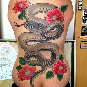 Amazing snake back piece tattoo by Horitatsu. #Horitatsu #japanesestyle #irezumi #Japanesetattoo #kyoto #osaka #snake