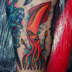 Tatuaje de relleno de calamar por Joe Fletcher @Wagabalooza