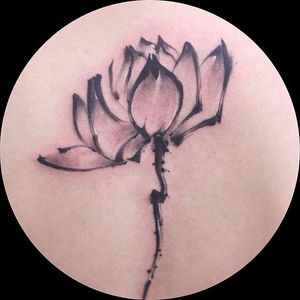 Awesome brush style lotus tattoo by Chenpo. #chenpo #newtattoo #asianstyle #brushstyle #lotus #blackandgrey #flower