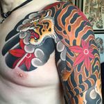 A killer tiger tattoo by Luca Ortis (IG—lucaortis). #Irezumi #LucaOrtis #mapleleaves #tiger #traditional