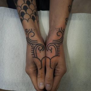 Tiny tribal tattoos by Or Kantor #tribaltattoos #matchingtattoos #blackwork #linework #geometric #pattern #dotwork #tribal #primitive #tattoooftheday