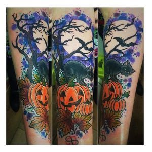 Halloween tattoo #AlicePerrin #halloween #pumpkin #blackcat (Photo: Instagram @alish_p)