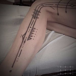 Ornamental leg tattoo by Kris Davidson #KrisDavidson #dotwork #sacred