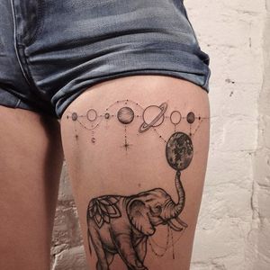 Handpoked constellation tattoo by Anya Barsukova. #AnyaBarsukova #handpoke #minimalist #sacredgeometry #thighband #thigh