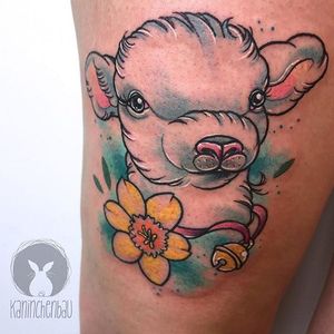 Cute little lamb tattoo by Rebecca Bertelwick. #lamb #sheep #neotraditional #RebeccaBertelwick #animal #furry #flower