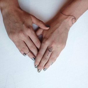 Handpoked tattoo by Anya Barsukova. #AnyaBarsukova #handpoke #minimalist #sacredgeometry #microtattoo #wave