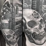 A Marine Core tattoo by Chuey Guintanar, who will be at this year's MUSINK Tattoo Convention (IG—chueyquintanar). #AmericanFlag #blackandgrey #MarineCore #MUSINKTattooConvention #TravisBarker #skull