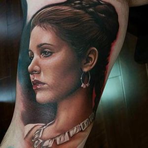 A gorgeous portrait of Princess Leia by Sarah Miller. (Via IG - sarahmillertattoos) #starwars #princessleia #carriefisher #portrait #movies