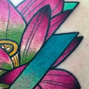 Solid looking lines and color seen on this awesome close up photo of one of Shane Klos' tattoo work. #shaneklos #neotraditional #illustrative #revolutioninkstudio #lotus #detail
