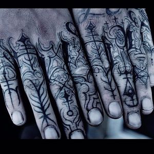 Blackwork finger tattoo by OilBurner. #OilBurner #blackwork #metal #dark #gothic #handstyle #metal