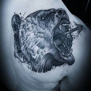 Tatuaje de oso por Jean Carcass