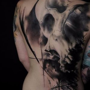Incredible blackwork in this realistic skull. Tattoo by Florian Karg #blackandgrey #realism #hyperrealism #FlorianKarg #darkart #skulls #visciouscircletattoo #germantattooers