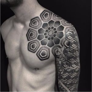 Superb geometric tattoo by Rachel M. Köng #RachelMKöng #geometric #dotwork #blackwork #ornamental