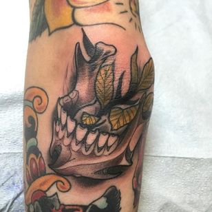Tatuaje de mandíbula por Emmanuel Mendoza
