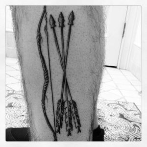 Amazing black and grey bow and arrow, by Josh from Ink Side Out #bowandarrow #blackandgrey