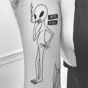 Alien tattoo by Iria Alcojor #IriaAlcojor #ignorantstyle #naive #blackwork #alien