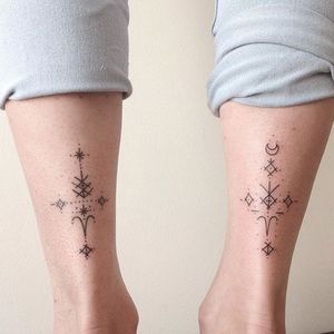Handpoked matching leg tattoo by Anya Barsukova. #AnyaBarsukova #handpoke #minimalist #sacredgeometry #pattern