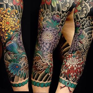 A hodgepodge of Japanese flora by Damien Rodriguez (IG—damienrodriguez). #flowers #Irezumi #Japanese #traditional #sleeves