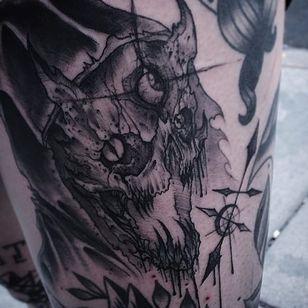 Tatuaje de Blackwork ugly reaper de OilBurner.  #OilBurner #blackwork #metal # dark #gothic #handstyle #grimreaper