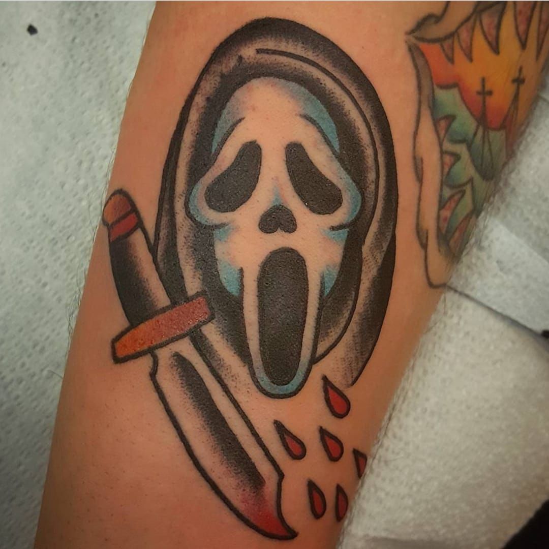 𝕹𝖆𝖙𝖊 𝕷𝖆𝖎𝖗𝖉 on Instagram       screamscream5screamtattoo ghostfaceghostfacetattoohearttattooarmt  Tattoos Traditional tattoo  Horror tattoo