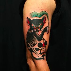 Black smoking cat tattoo by Teide Tattoo #TeideTattoo #SevenDoorsTattoo #Neotraditional #Eccentric #AnimalTattoos #Black #Smoking #Cat #skull