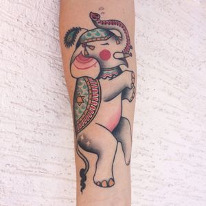 Elefante por Monique Pak! #MoniquePak #TatuadorasBrasileiras #TatuadorasdoBrasil #TattooBr #TattoodoBr #Elefante #Elephant