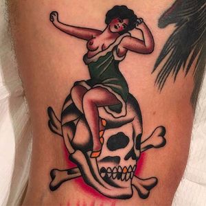 A girl sitting on a skull and crossbones. Awesome tattoo by Zach Nelligan. #ZachNelligan #MainStayTattoo #traditionaltattoo #classic #pinup #skull #crossbones