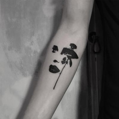 Blackwork tattoo by Johnny Gloom #JohnnyGloom #cooltattoos #blackwork #rose #face #flower #leaves #lady #portrait #eyes #lips #blackfill #minimal #tattoooftheday