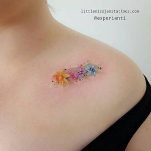 Tiny flower tattoo by Jess Hannigan #JessHannigan #flower #flowers #watercolor #pastel