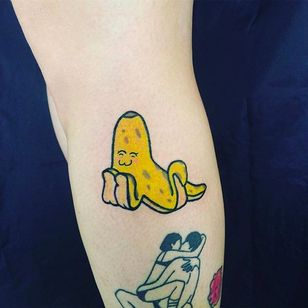 Lindo tatuaje de cáscara de plátano por Maria Truczinski #MariaTruczinski #Cartoon #Kawaii #Cartoontattoo #Kawaiitattoo #Banana